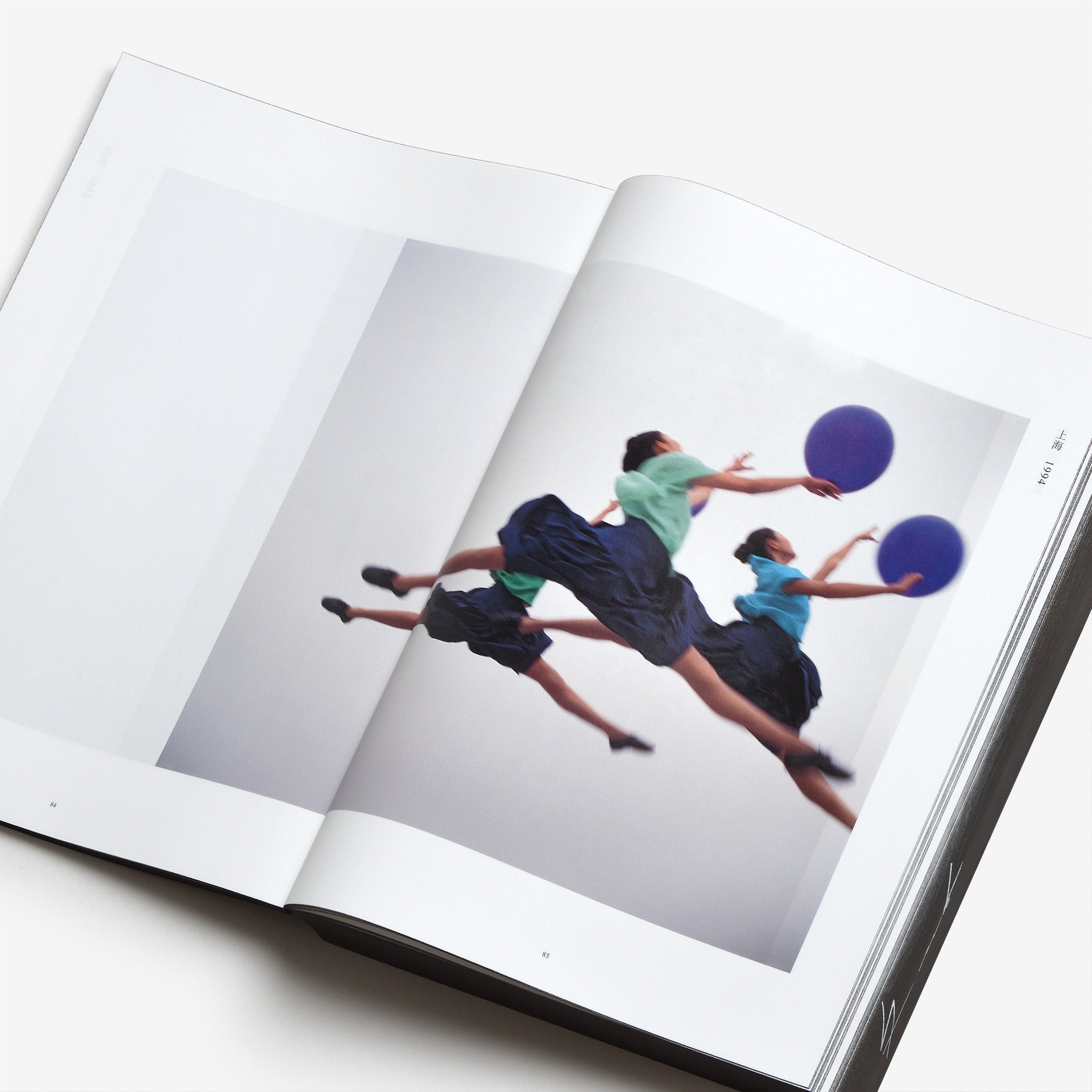 上田義彦: 旅 （サイン入り） | North East