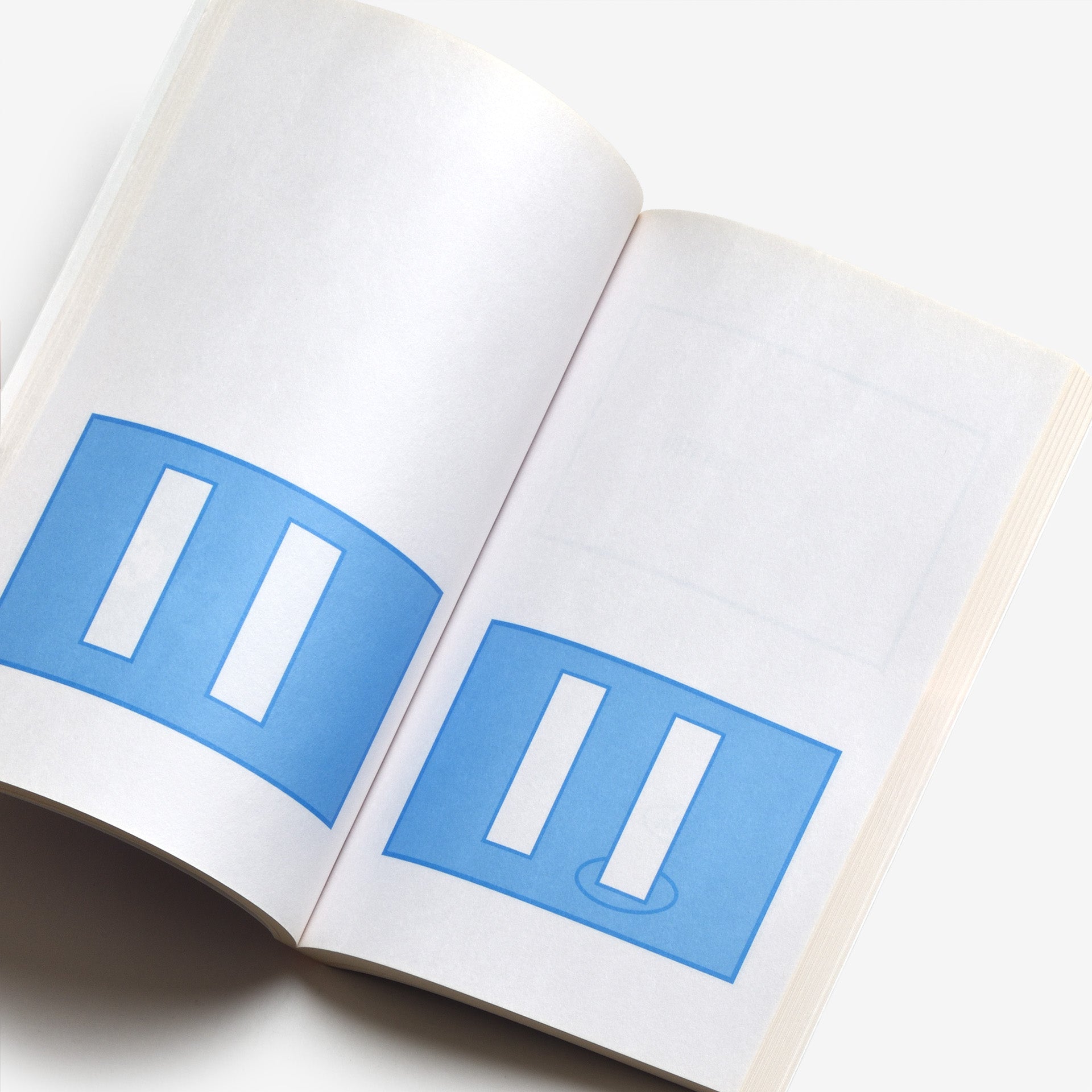 Lawrence Weiner: Deep blue sky / Light blue sky